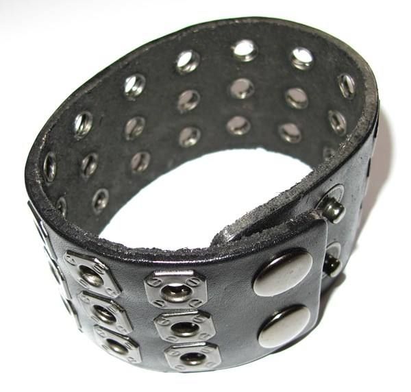 Bracciali & Braccialetti: Steampunk Lederarmband mit coolen Nieten – Nuovo (secondo la descrizione) da Schwanden GL venduto da UHRKNALL 2
