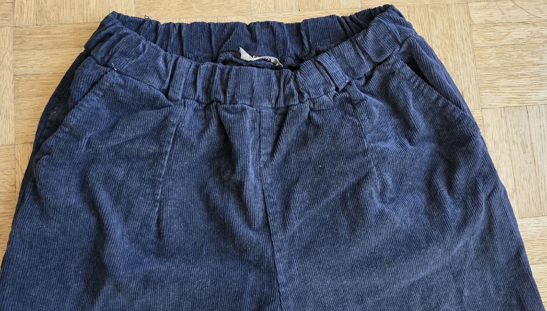 Pantaloni: pantalon bleu foncé taille unique – Usato da Yverdon-les-Bains venduto da van_dq65 4