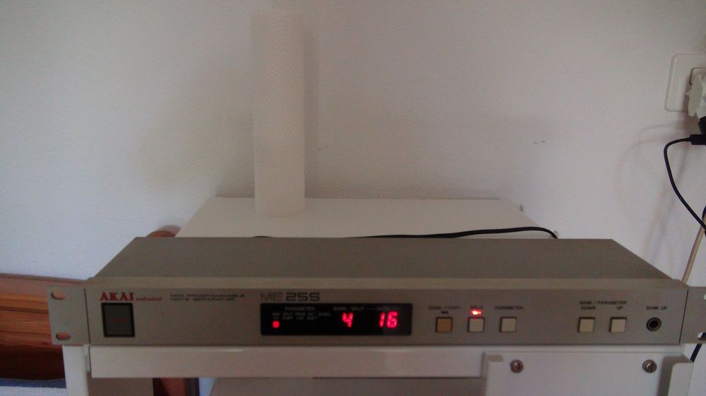 AKAI ME 25 S MIDI SPLITTER NOCH 1 X (Gebraucht) in Regensdorf für CHF ...