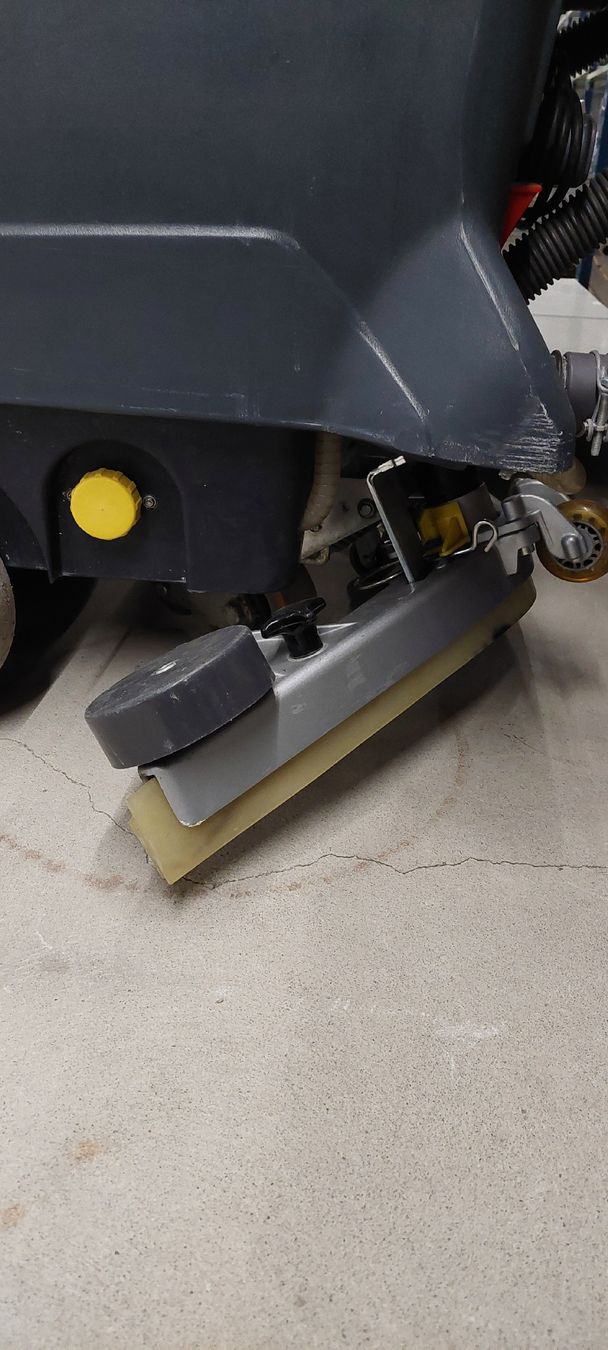 Alle Maschinen: Taski Swingo 455 Scheuersaugmaschine, gebrauchter Zustand, – Gebraucht aus Rothenburg von Schomi3 1