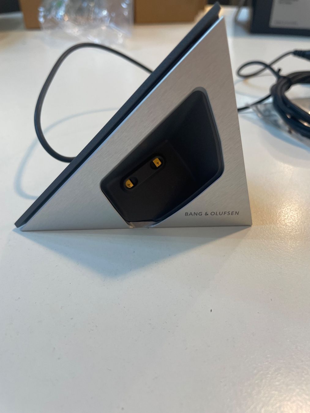 Bang & Olufsen Caricabatterie: Wall Charger BeoCom 6000 – Nuovo e nell'imballaggio originale da Sion venduto da Bang-OlufsenSion