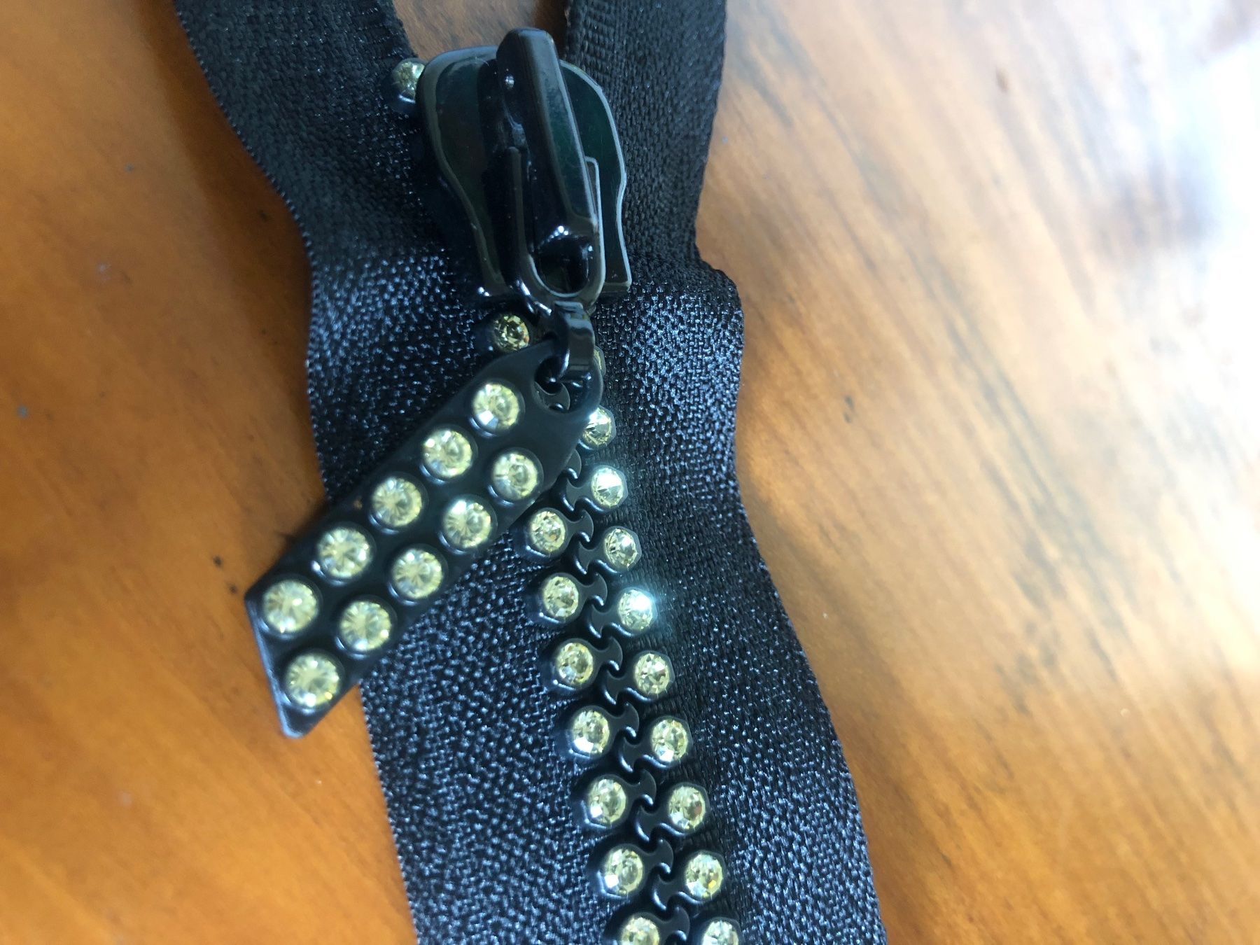 Nastri decorativi: Strass- Reissverschluss – Usato da Niederlenz venduto da lil_jxk8 2