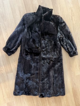 Elegante Nerzmantel, Grösse L, hält Sie warm im Winter! (57)