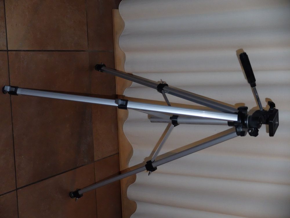 Treppiedi & Teste: Fotostativ – Usato da Wangs venduto da Rumauch 7