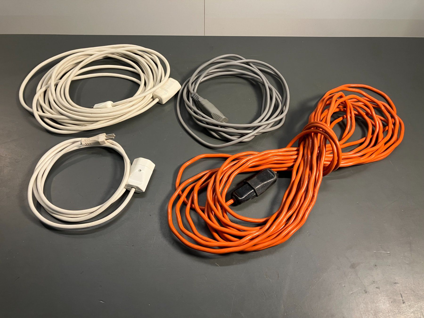 Kabel: Post. div. gebr. Verlängerungskabel ab 1.- – Gebraucht aus Lichtensteig von Buy24International