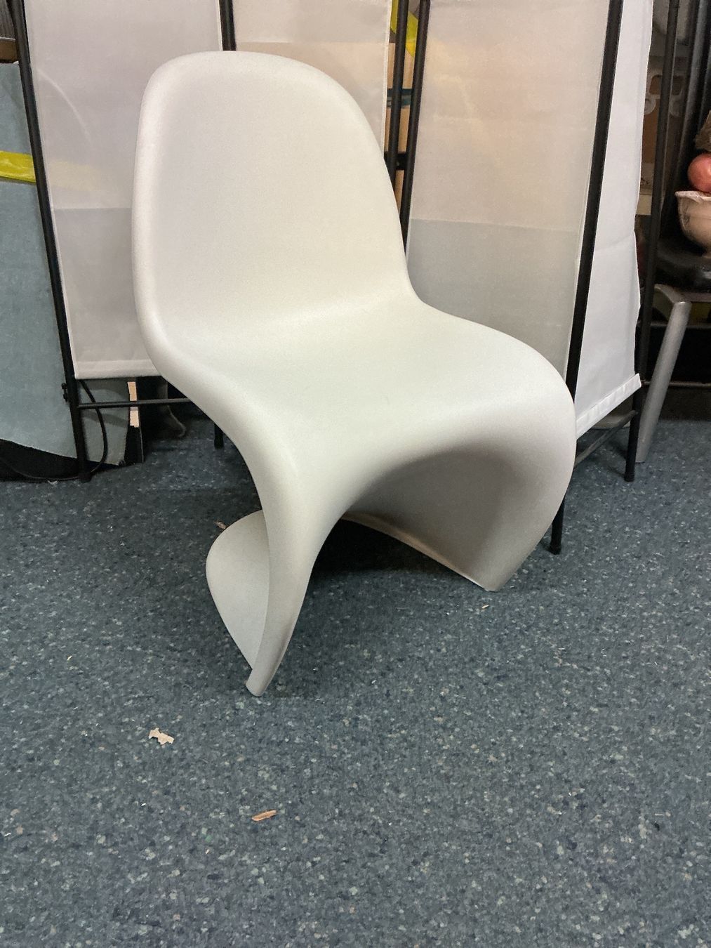Sedie: Weisser Schalenstuhl von vitra – Usato da Bern venduto da vielerart