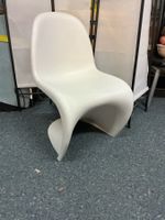 Weisser Schalenstuhl von vitra
