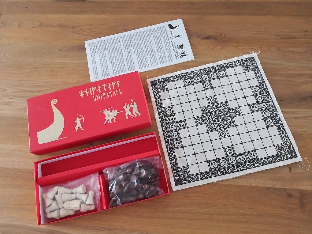 Giochi: Brettspiel Hnefatafl, komplett – Nuovo (secondo la descrizione) da Zuzwil SG venduto da alsacia 2