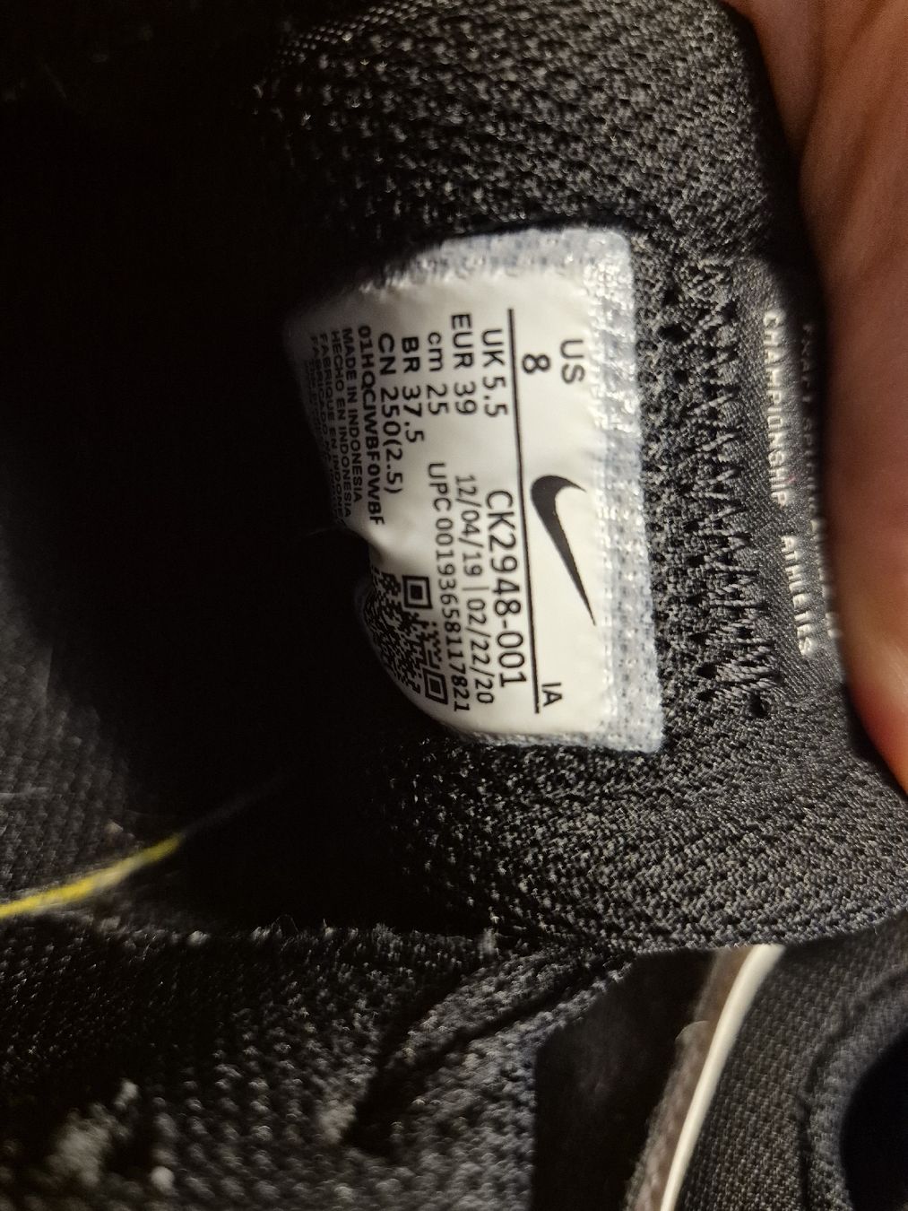 Nike Scarpe da uomo: Schwarze Nike Sneaker, Modell Venture Runner, Gr. 39 – Usato da Zürich venduto da Inanina 5