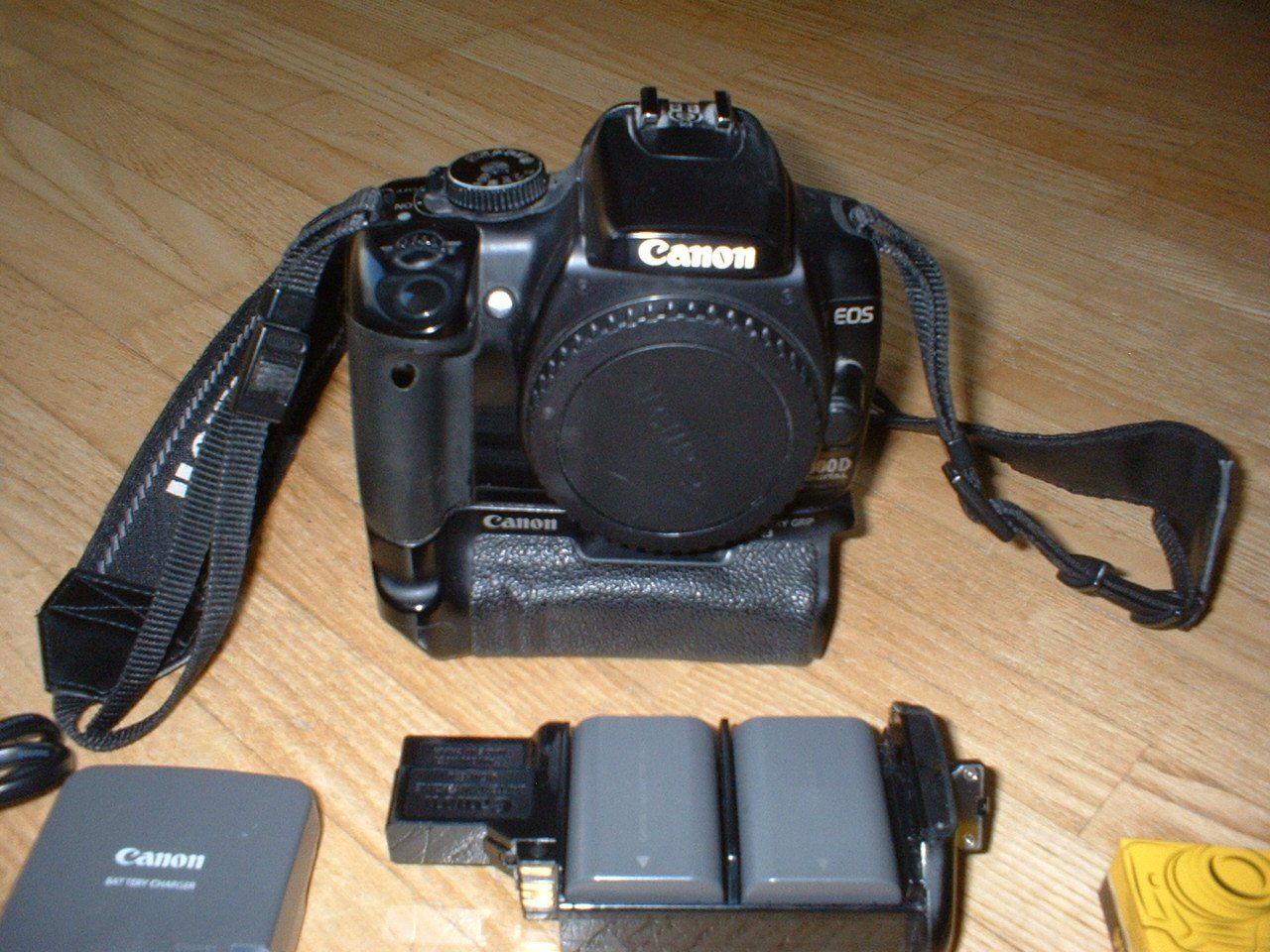 Canon Fotocamera: Canon EOS 400 D Body mit Akkugriff – Usato da Brüttisellen venduto da fsi_85x7 1