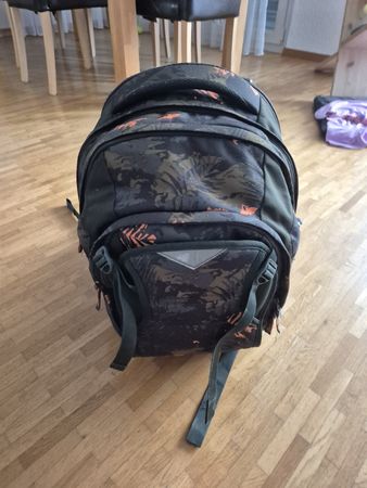 Schulrucksack Satch grün orange Camouflage gebraucht