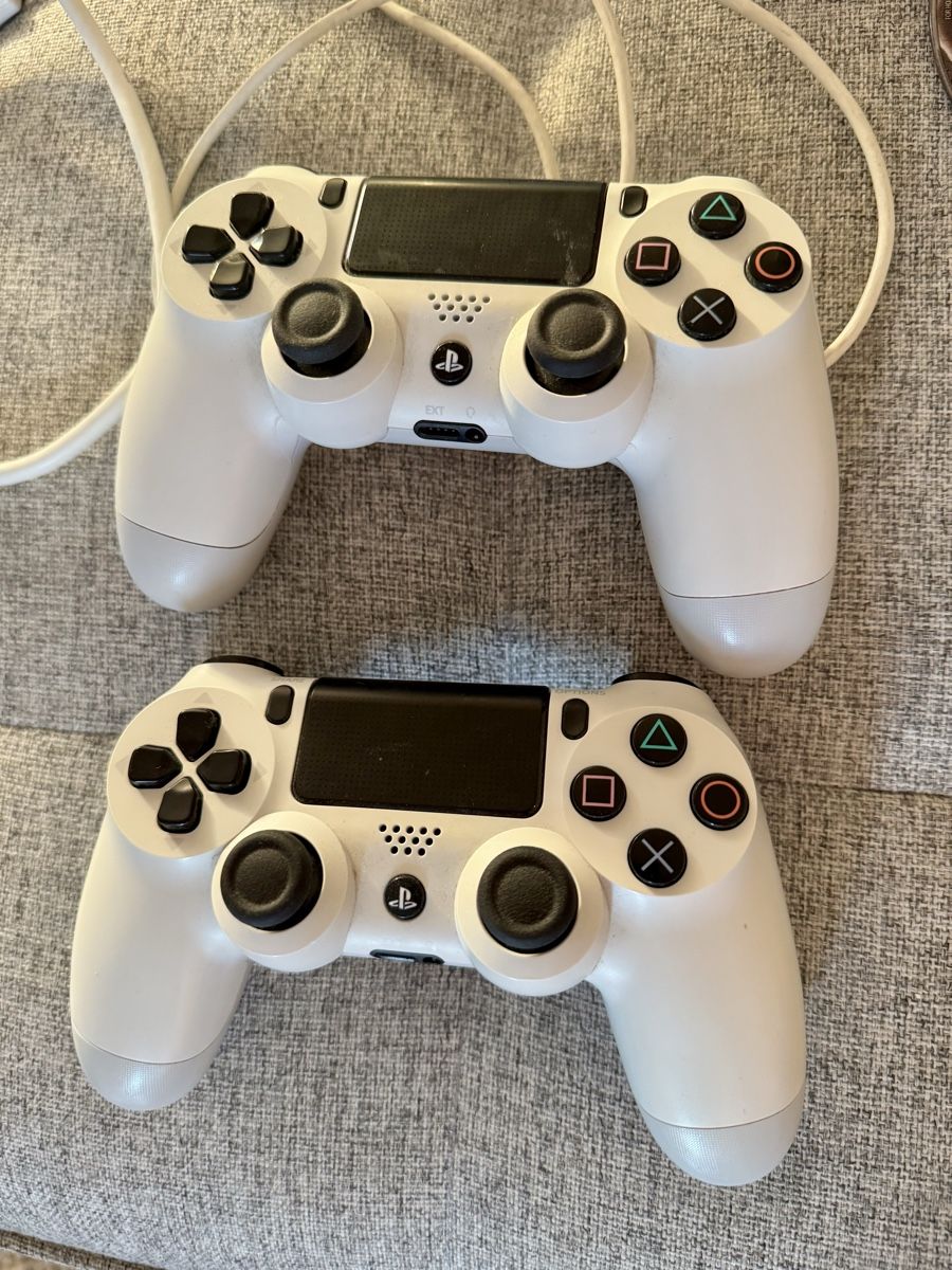 Sony Console: Playstation 4 | PS4 | mit 2 Controller & 8 Spielen – Usato da Dierikon venduto da FraeuleinMaus17 1