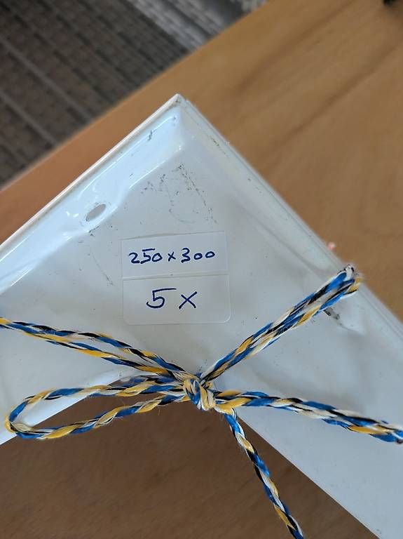 Ancore: 5 gebrauchte Druckgusskonsolen weiss – Usato da Zufikon venduto da Baum03