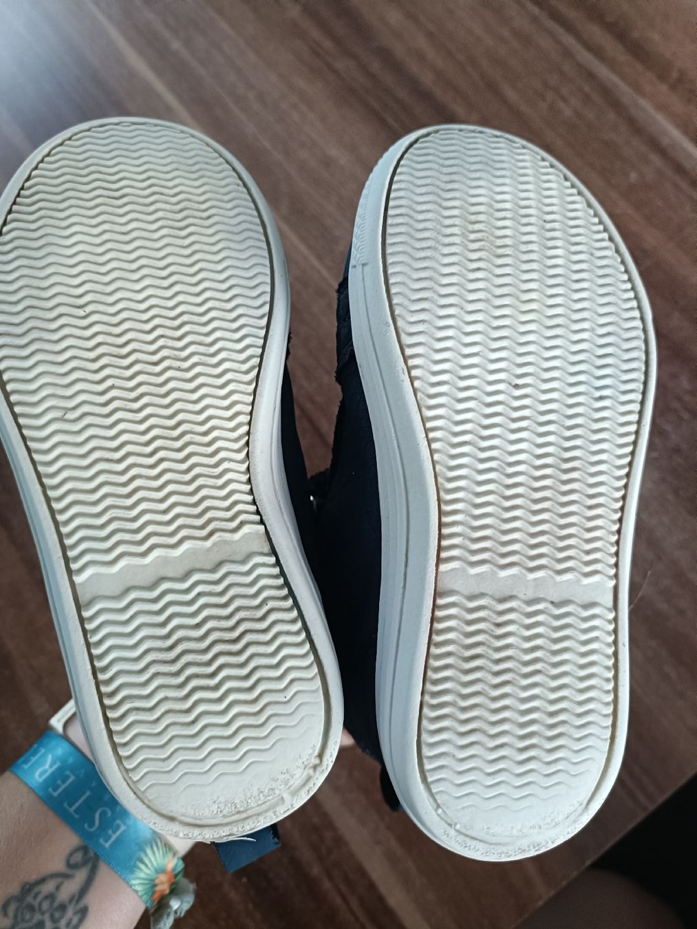 Scarpe per ragazzi: Sneakers Gr. 25 – Usato da Biberist venduto da Stylux01 1