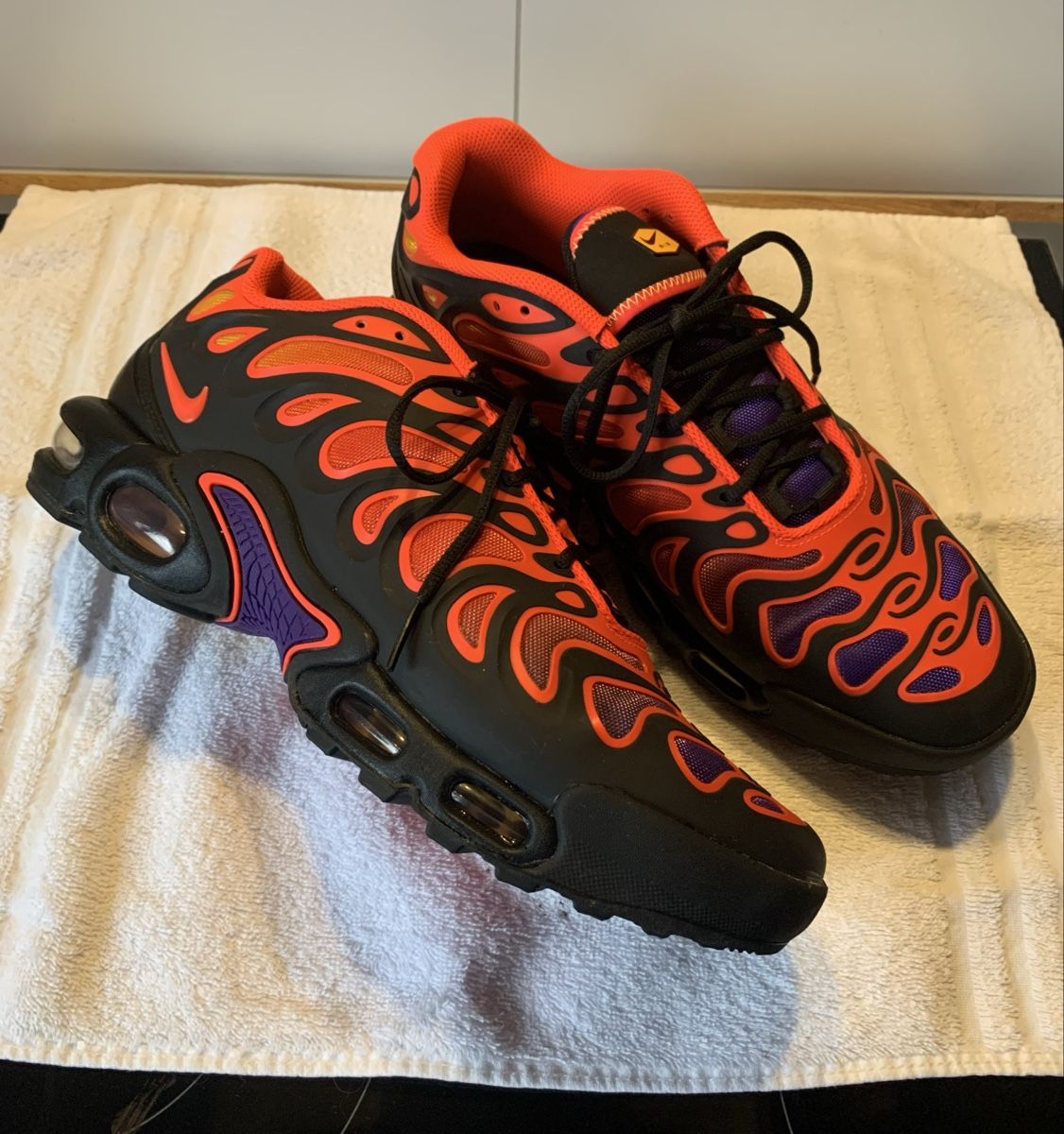 Nike Scarpe da uomo: Nike Air Max Plus TN, Grösse 42.5 – Nuovo (secondo la descrizione) da Murten venduto da schneebutz11 4