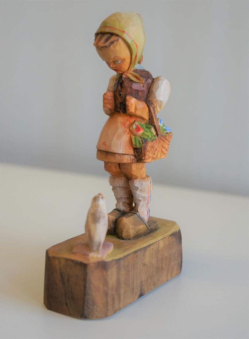 Statuette: Mädchen mit Vogel – Usato da Brienz BE venduto da P.Edelweiss 1