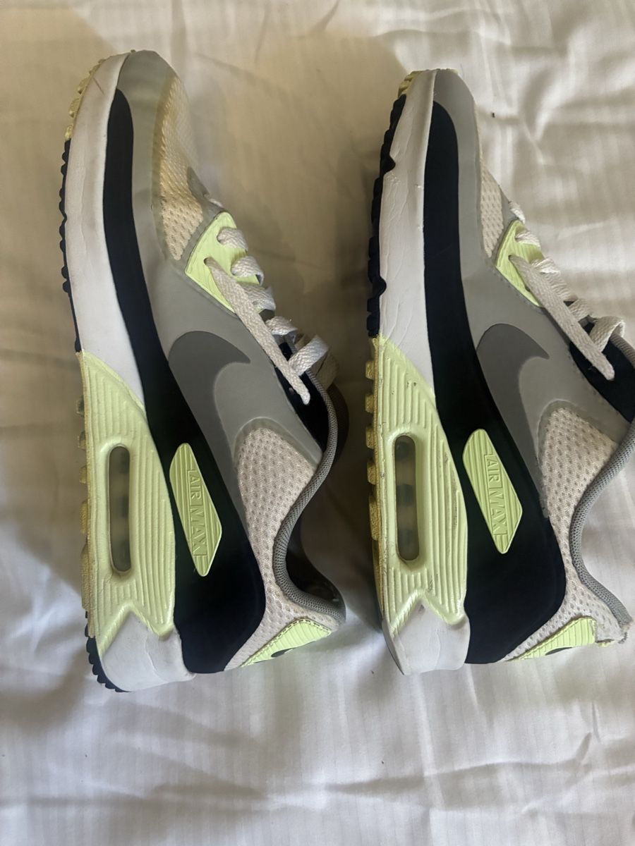 Nike Scarpe da uomo: Nike Air Max 90 Trainers light grey size 41 used – Usato da Zürich venduto da Sergio.BR