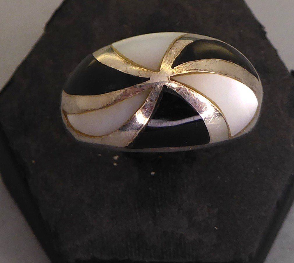Anelli: Ring 925 Silber mit Onyx und Perlmutter Plättchen – Usato da Muri AG venduto da Lineli2020 1