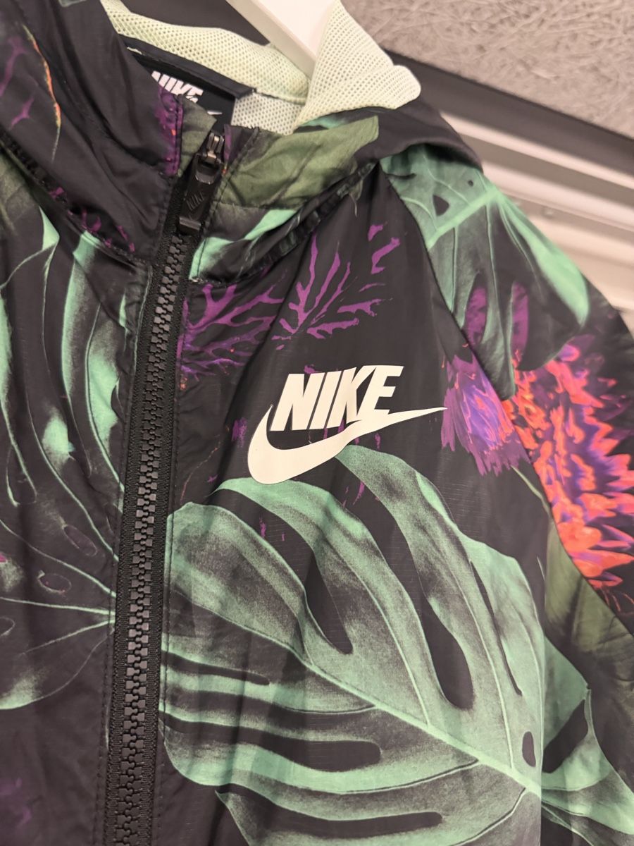 Nike Giacche: Nike Windbreaker Jacke  – Nuovo (secondo la descrizione) da Freienbach venduto da dan_9rjy 1
