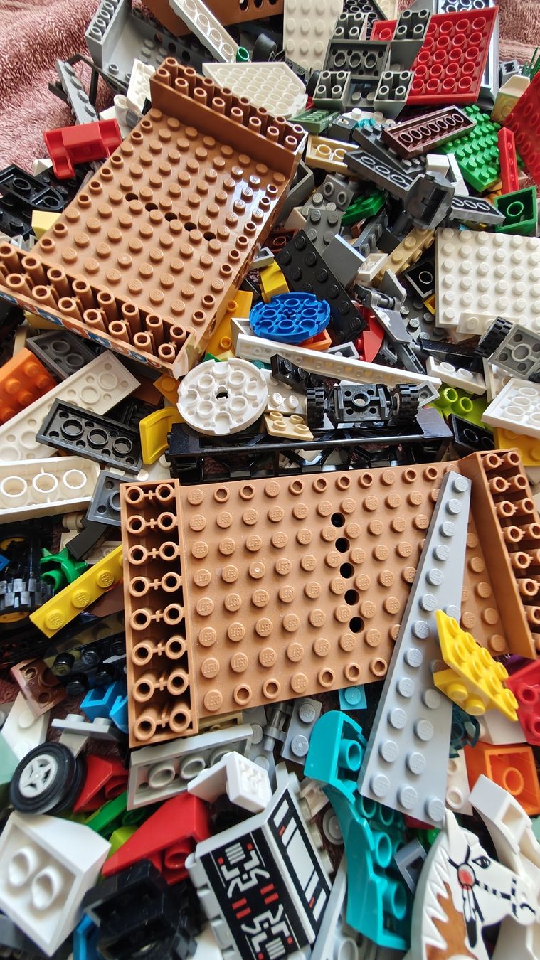 Lego Giocattoli: Lego Mix ca 1,8 Kilo – Usato da Effretikon venduto da Superkarin7 1
