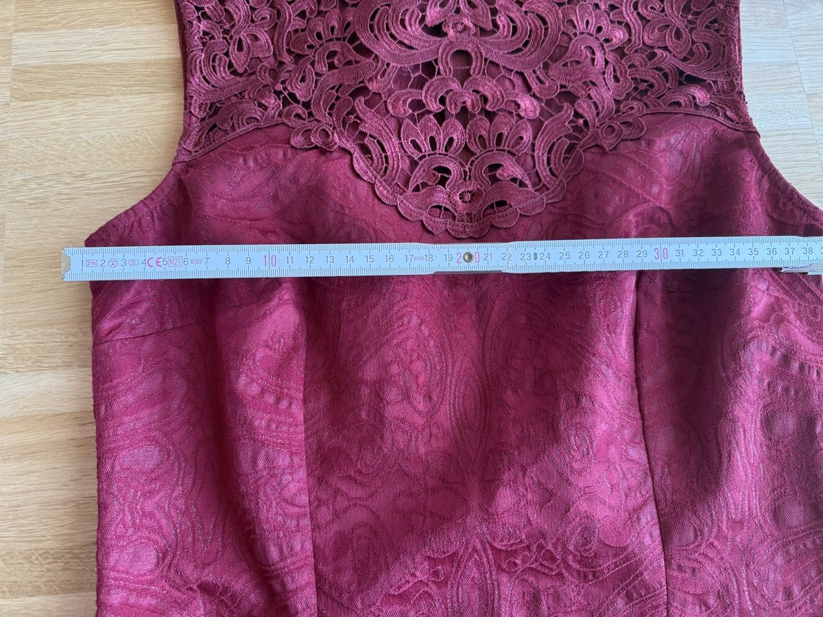 Orsay Vestiti: Elegantes, bordeauxrotes Kleid mit Spitze, Grösse M – Usato da St Gallen venduto da Berta343 6