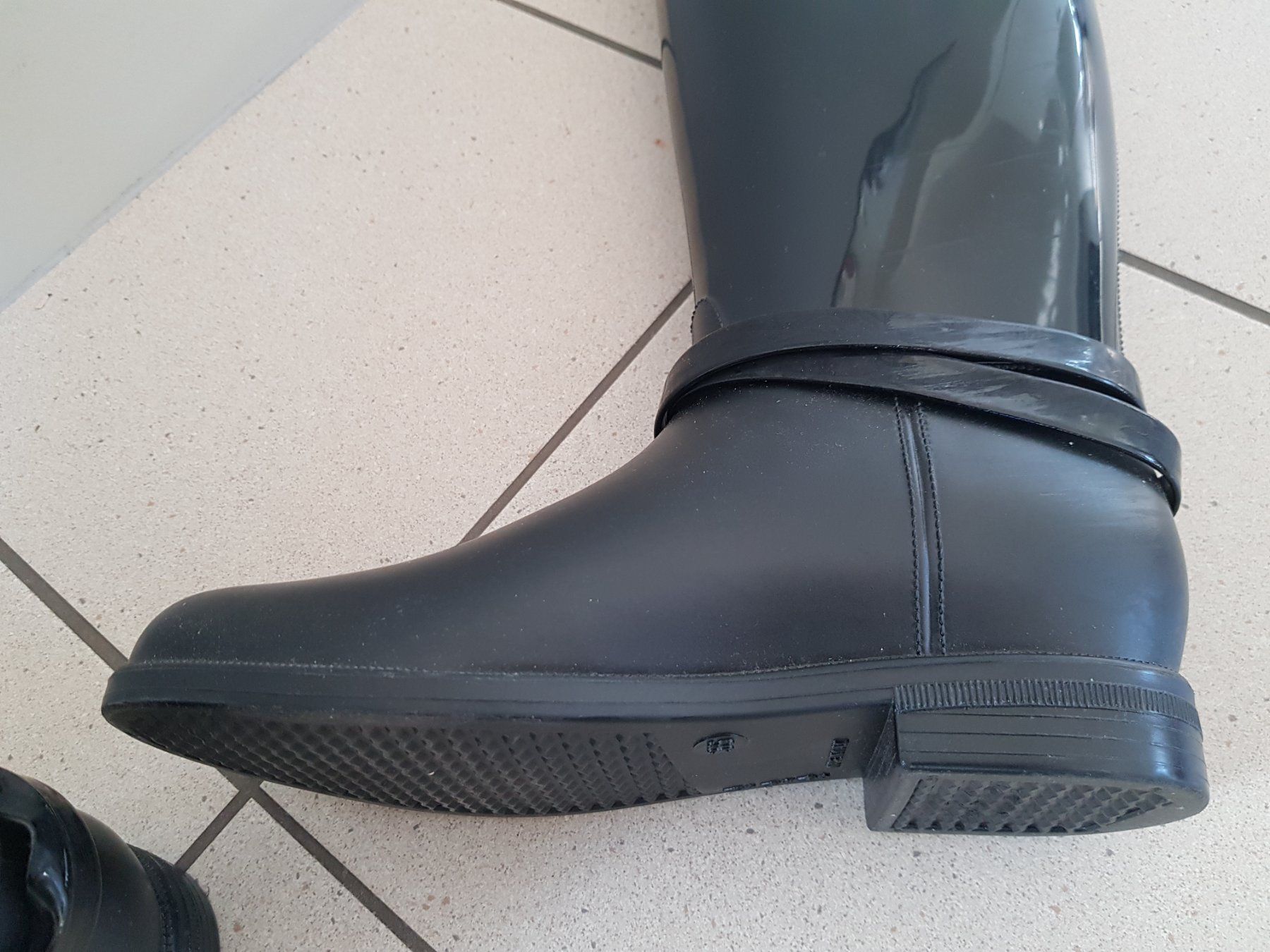 Guess Damenschuhe: Guess Stiefel, Gr.36, einmal getragen – Gebraucht aus Uetikon am See von Zimetstern1.0 5