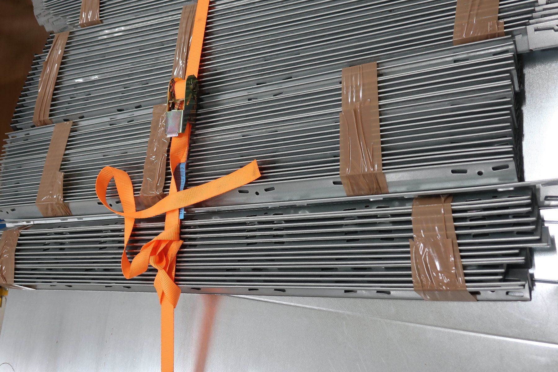 Regale: Metall Steckregale – Gebraucht aus Volketswil von  4