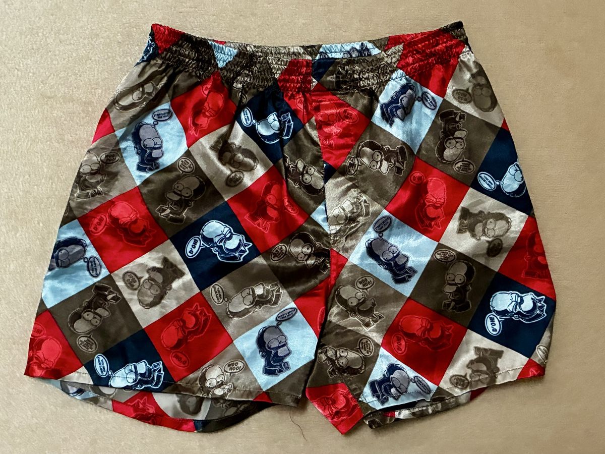 H&M Pantaloni: H&M Shorts Simpsons Print Size S – Usato da Schaan venduto da RicX-10