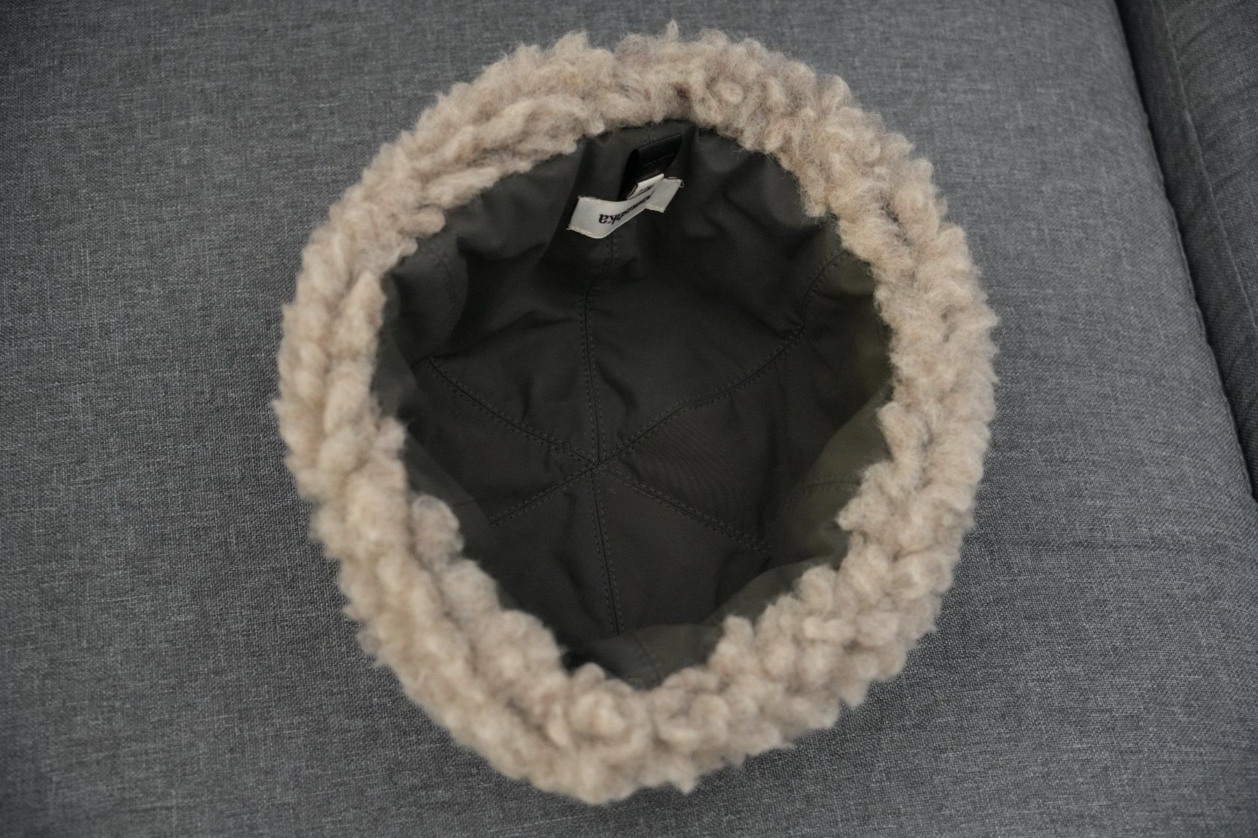 Altro in  Abbigliamento & Accessori: Nanushka Hat – Usato da Neuchâtel venduto da yan_lq56 2