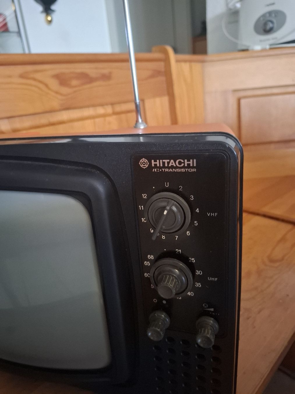 Fernseher: Hitachi TV 1970er Jahr – Defekt aus Hornussen von sagana2 3