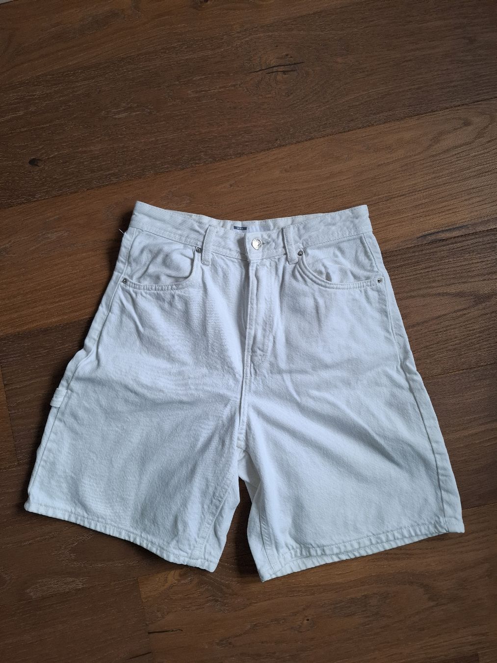 Jeans: weisse Jorts – Gebraucht aus Biel-Benken BL von lki_gn82