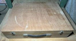 Alte Werkzeugkiste aus Holz