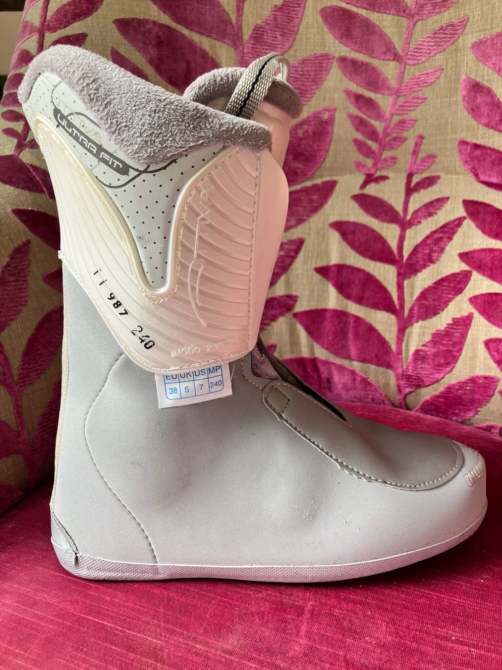 Tecnica Herrenschuhe: Tecnica Mega 6+ Skischuh – Gebraucht aus Binningen von F.M. 4