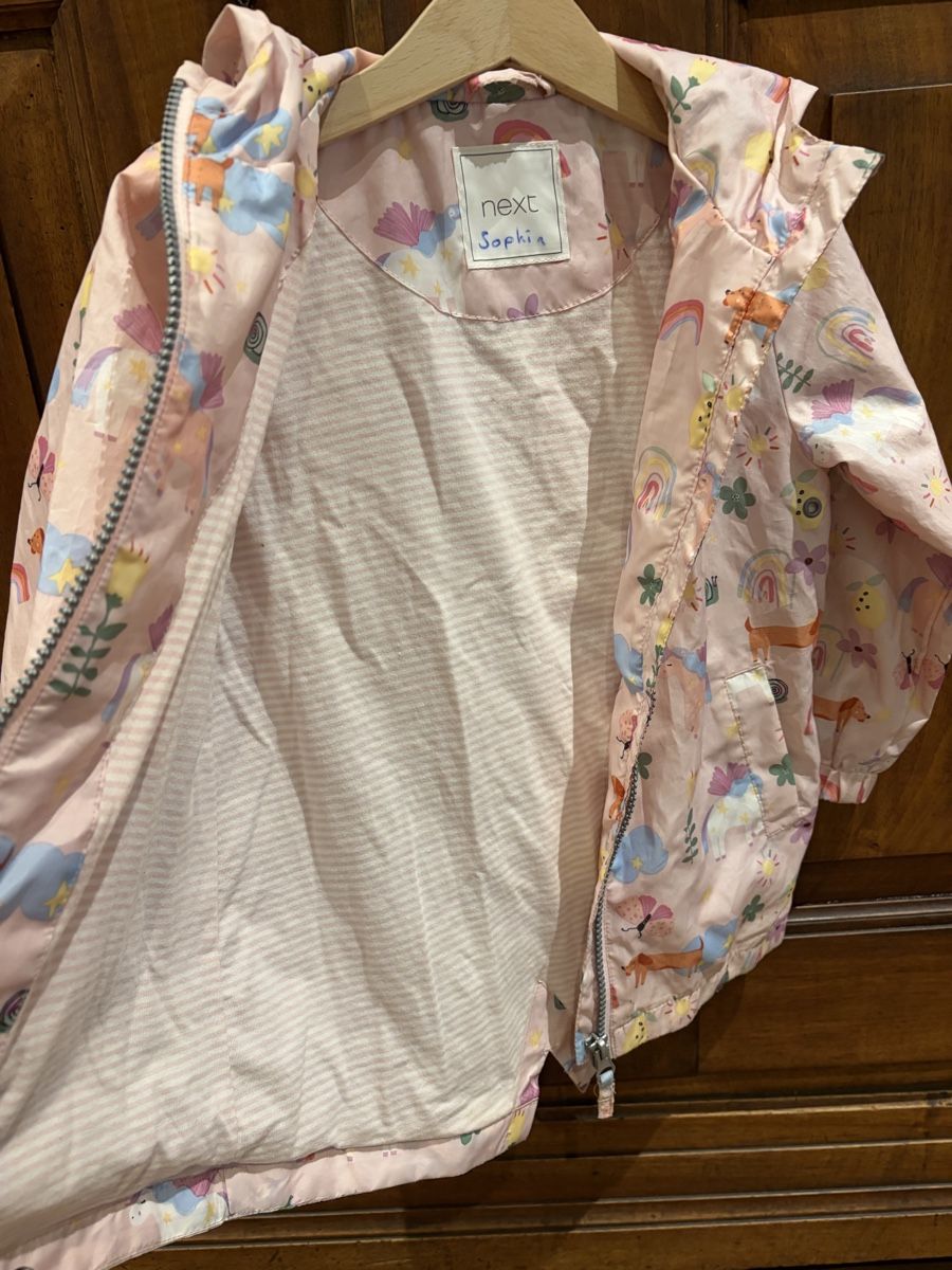 Next Giacche & Cappotti: Next Regenjacke, Grösse 92, rosa mit Einhörner und Dackel – Usato da Pratteln venduto da Daily88 1