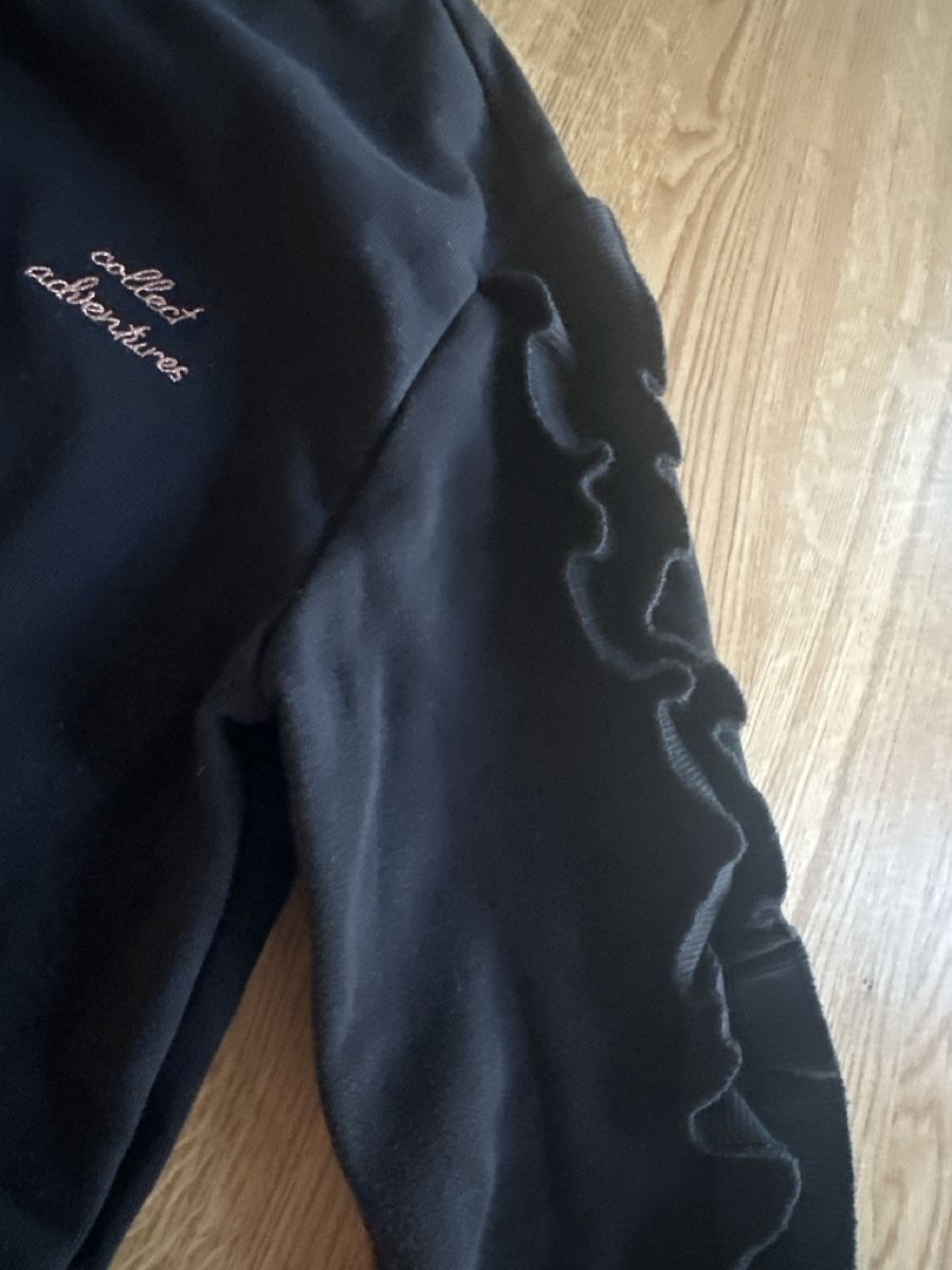 We Maglioni & Felpe: WE Pullover schwarz mit Rüschen Grösse 158/164 – Usato da Rümlang venduto da Laufgitter01 3