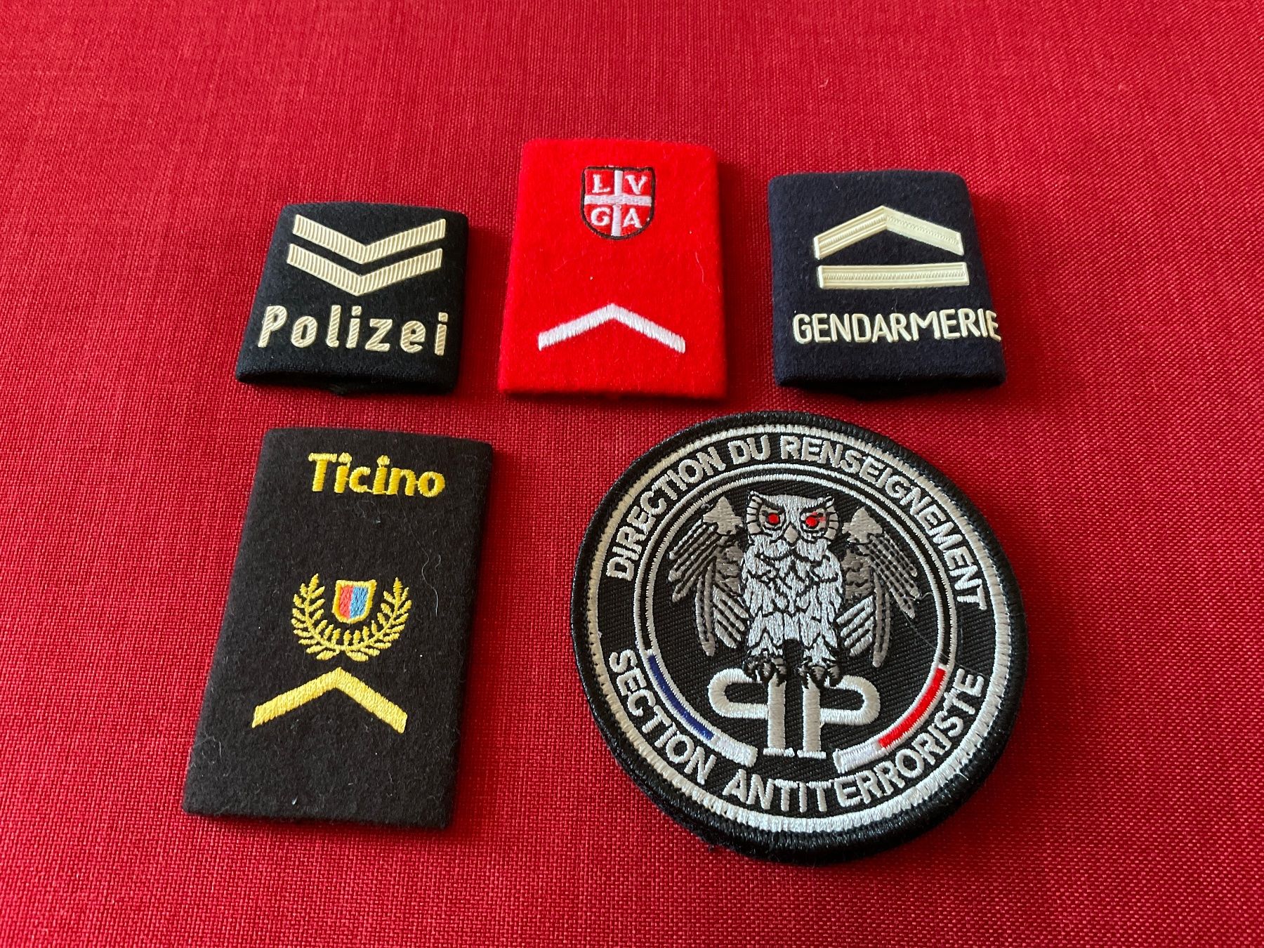 Placchette & Badge: Vintage Polizei Abzeichen – Usato da Lugano venduto da Persepolis