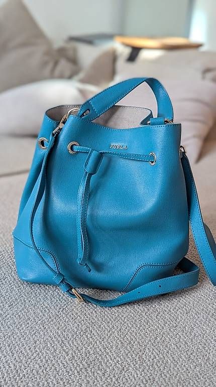 Furla Borse da donna: Furla Beuteltasche blau neuwertig – Usato da Bergdietikon venduto da Lindor12