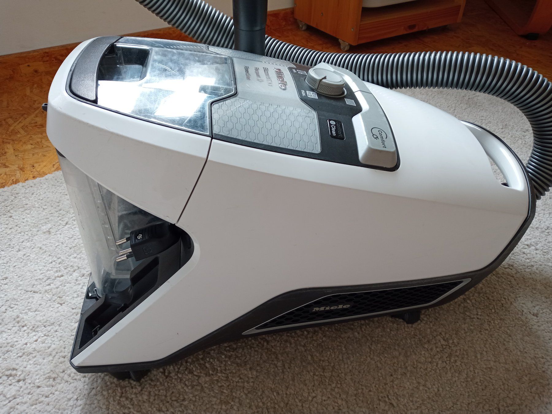 Miele Staubsauger & Zubehör: Staubsauger Miele Blizzard CX1 – Gebraucht aus Prez-vers-Siviriez von Monija70 1