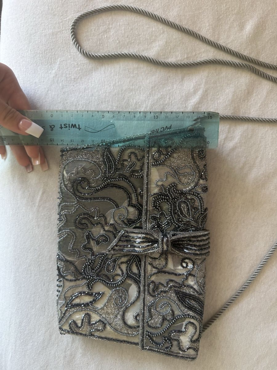 Borse da donna: Beaded Clutch Bag Silver Black Floral Pattern  – Usato da Lenzburg venduto da sad_8mbt 1
