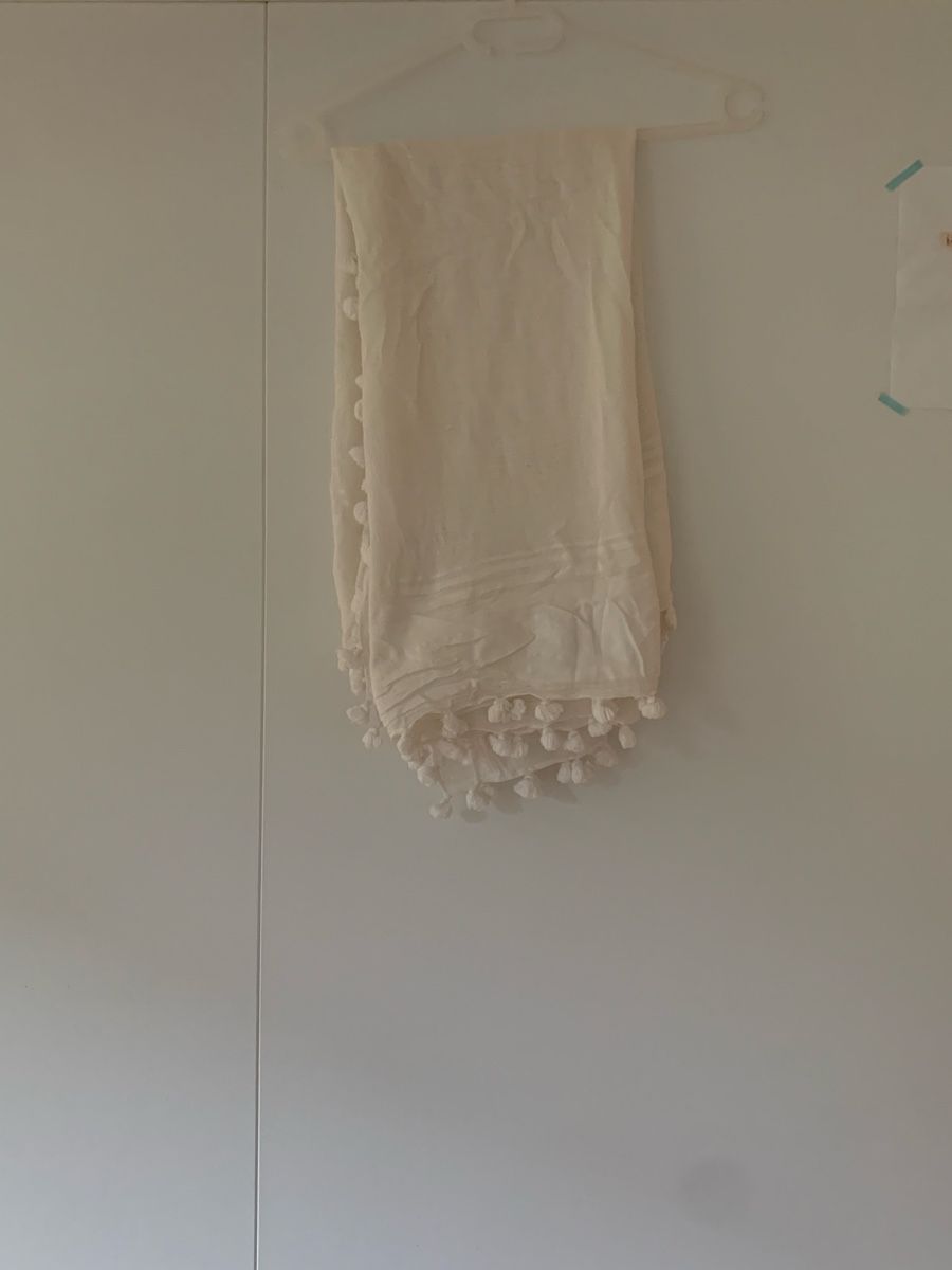 Foulards & écharpes: White scarf with pompom trim decorative – Neuf (Voir description) à Zürich par ama_k88c 1