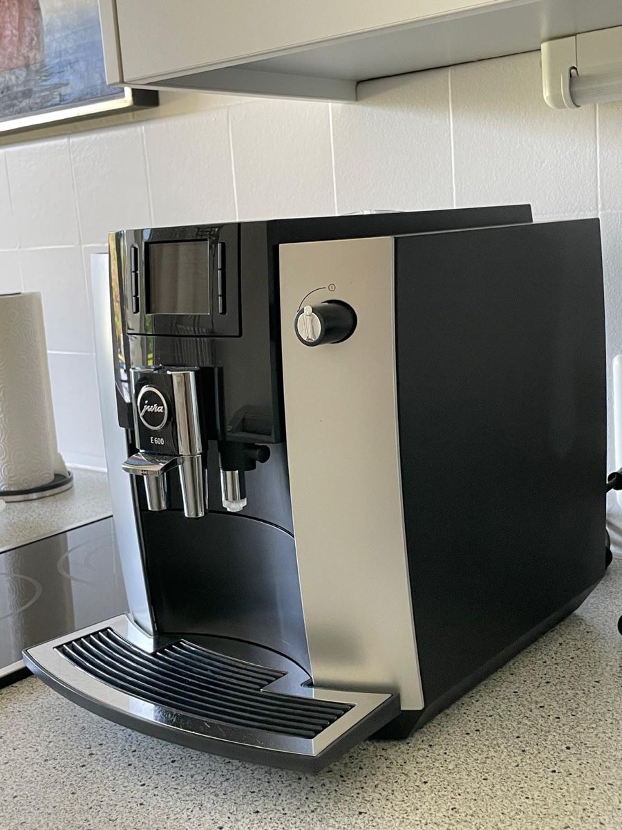 Jura Macchine per caffè & Macchine per espresso: Jura e600 Kaffee Maschine – Usato da Zürich venduto da Mumpeli1 1
