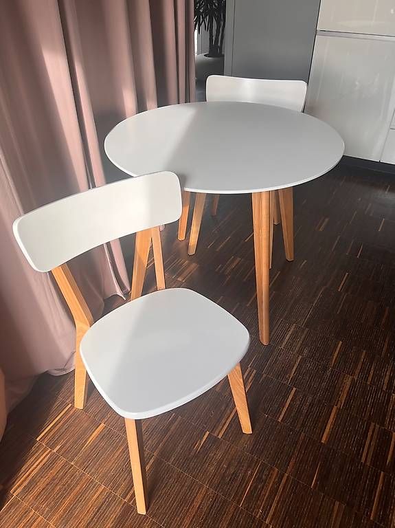 Tischset: Esszimmerstuhl 2er-Set & Esstisch  – Gebraucht aus Winterthur von Janes01