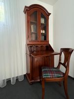 Sekretär mit Vitrinenaufsatz