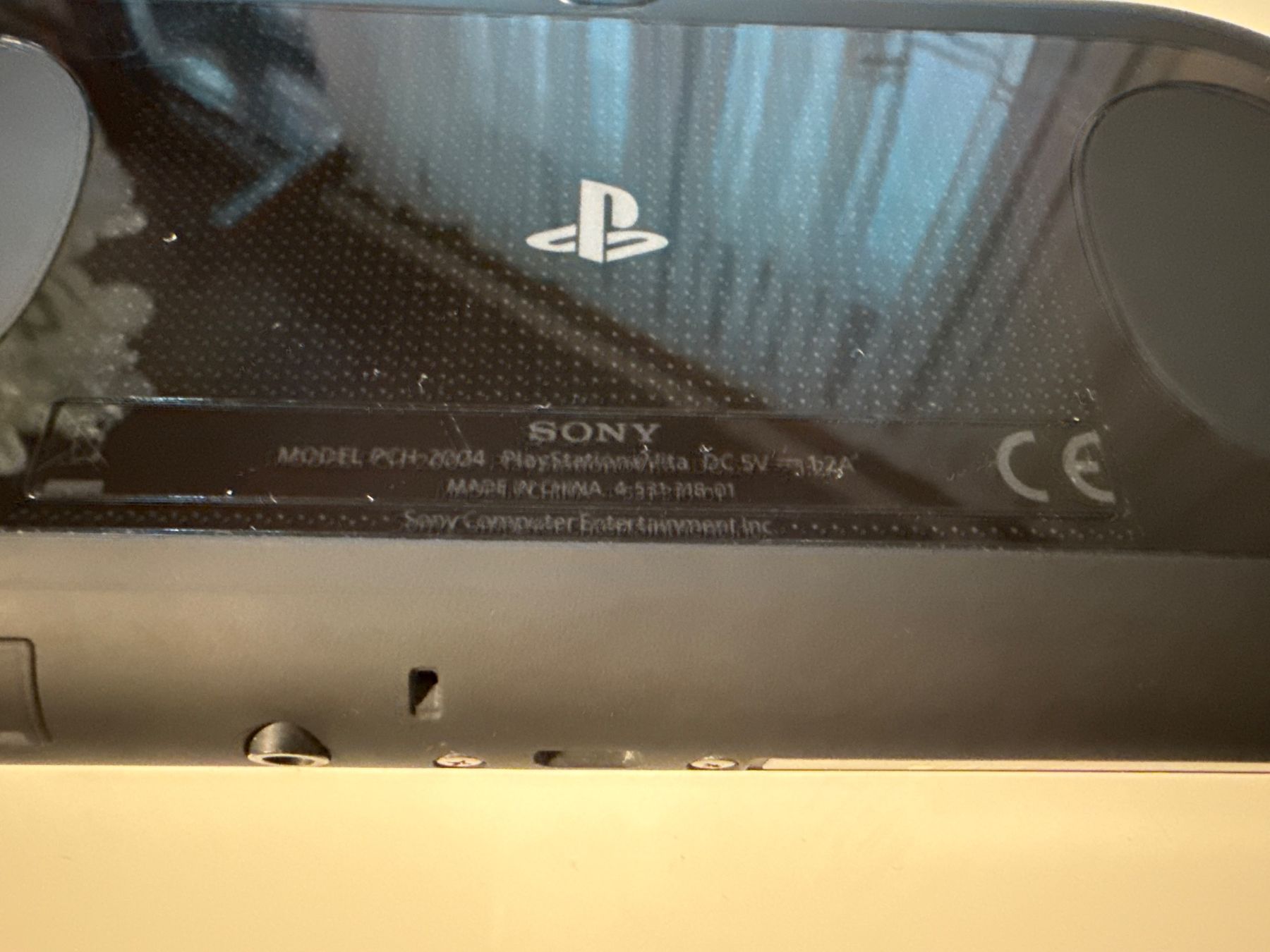 Sony Console: Sony PS Vita, Model PCH-2004 mit Ladekabel – Usato da Niederbipp venduto da nbf_qy2d 3