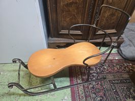 Antiker Kinderschlitten aus Holz und Metall (S)