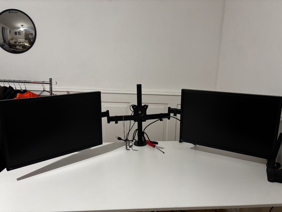 Eizo Monitor: Monitorhalterung schwarz inklusive 2x eizo ev2436W – Usato da Zürich venduto da _e1i0 1