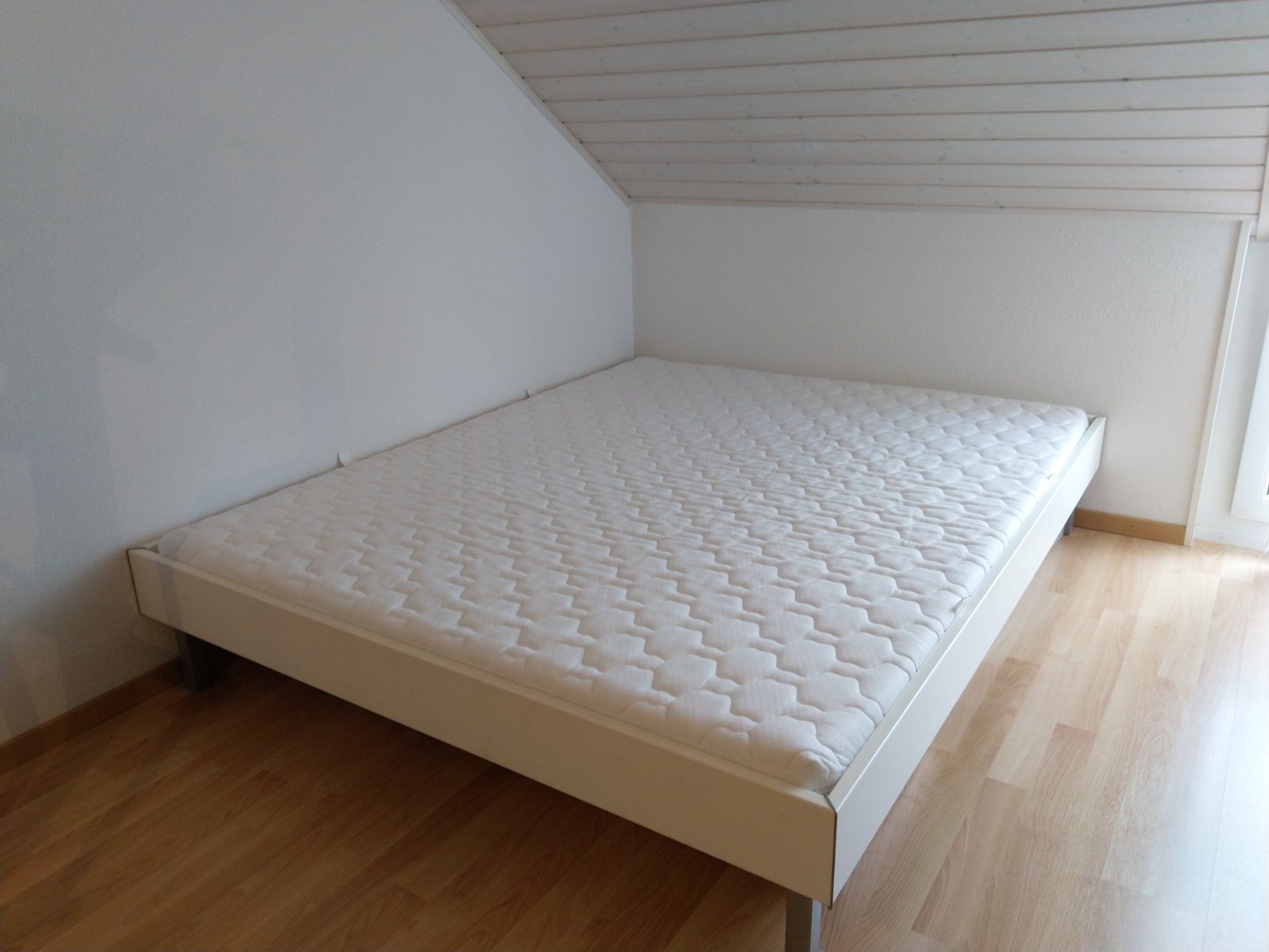 Micasa Letti: Lit double avec sommier et matelat – Usato da Gland venduto da CoinDesTrouvailles