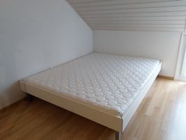 Lit double avec sommier et matelat