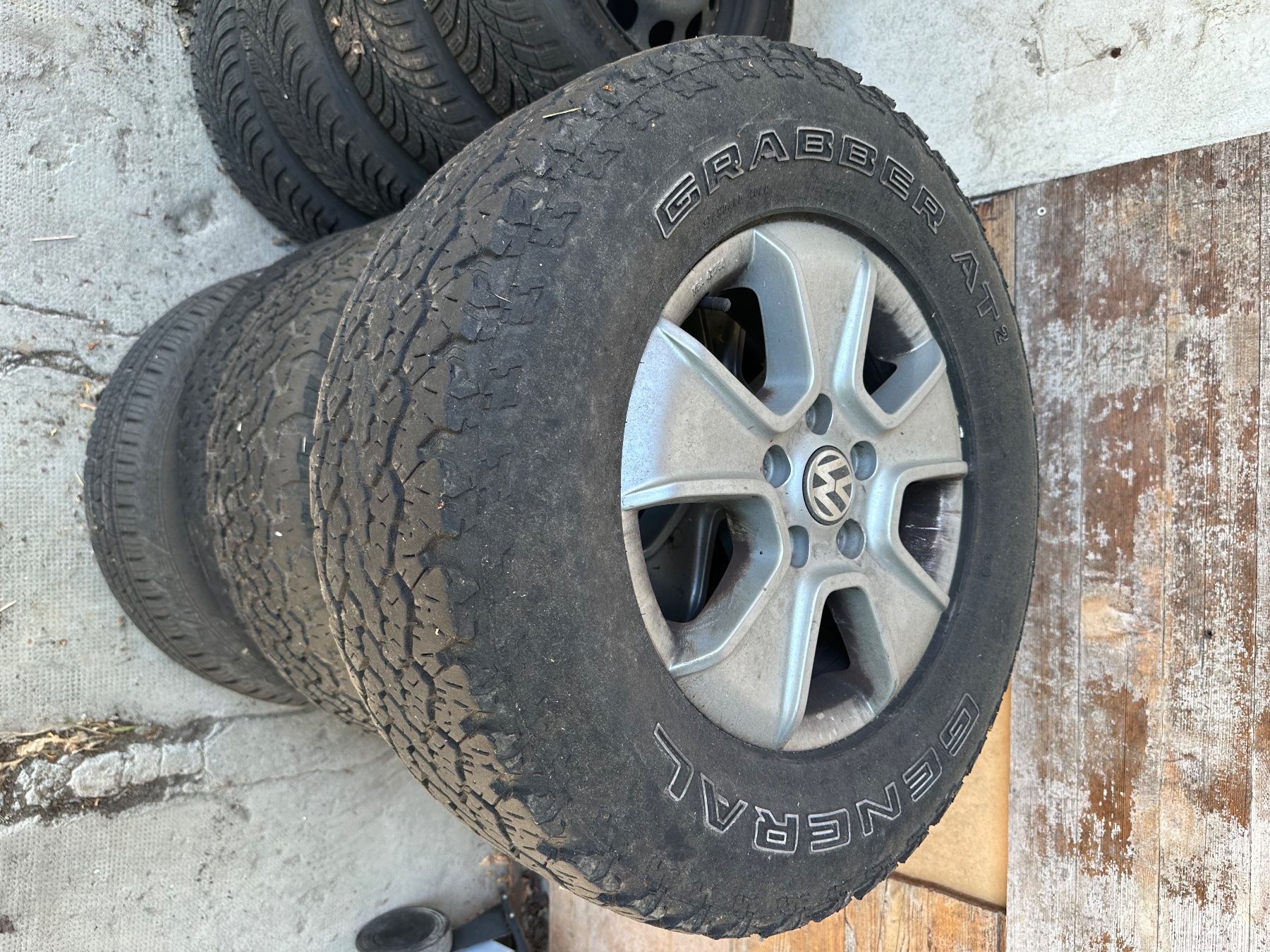 Volkswagen Pneumatici & Ruote complete: 4x Aluräder Amarok 1 plus 1 Reserverad – Usato da Unterengstringen venduto da Patsch