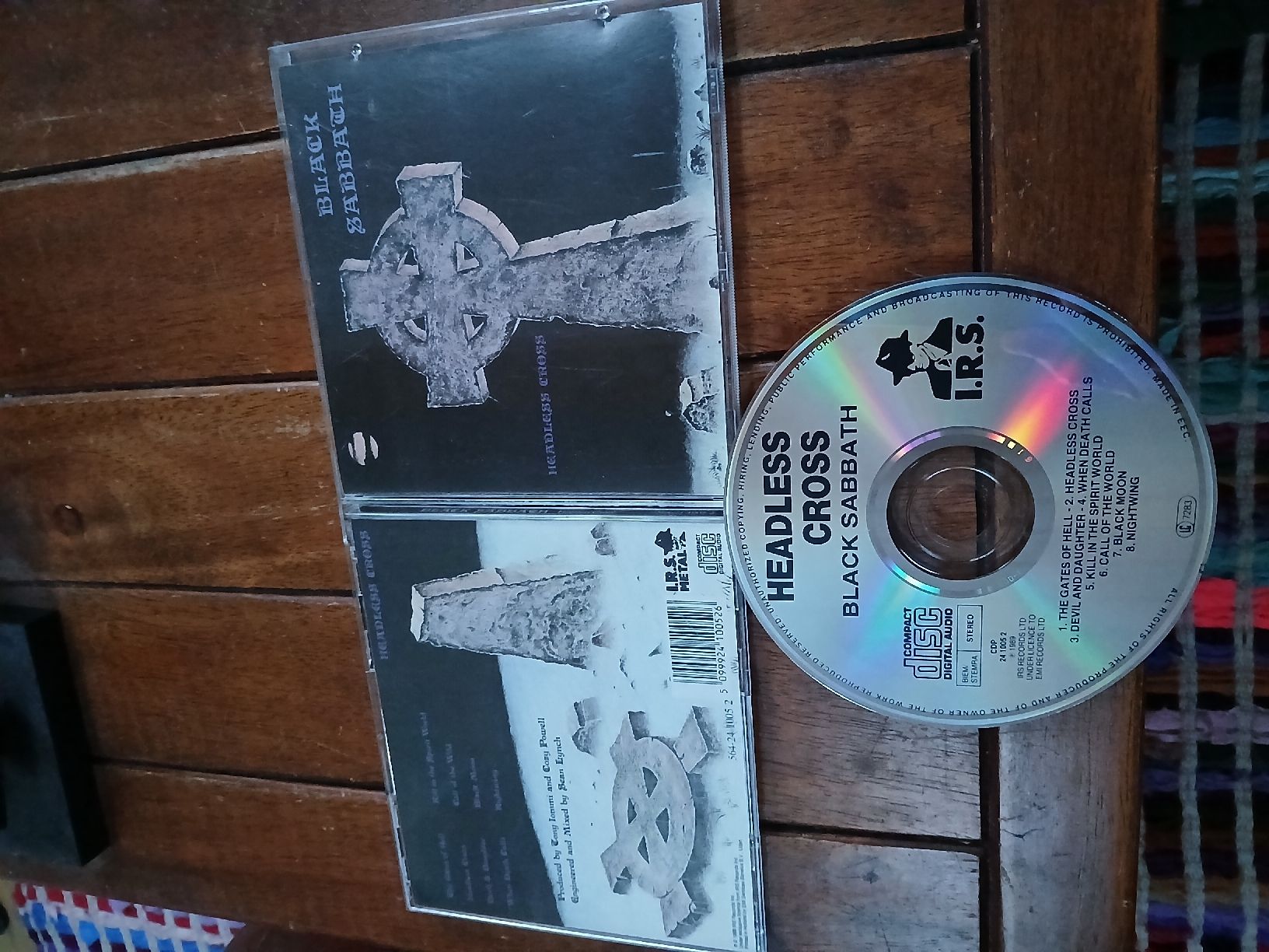 CDs: Black Sabbath- head... – Gebraucht aus St-Cergue von VeganWarrior